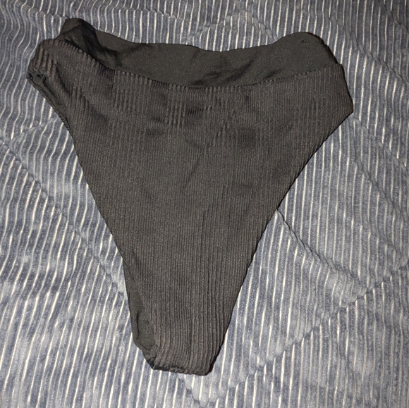 L*space cross over bikini bottoms - Picture 2 of 3